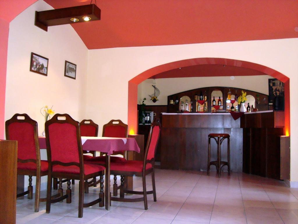 Hotel Jaro Melnik Bagian luar foto