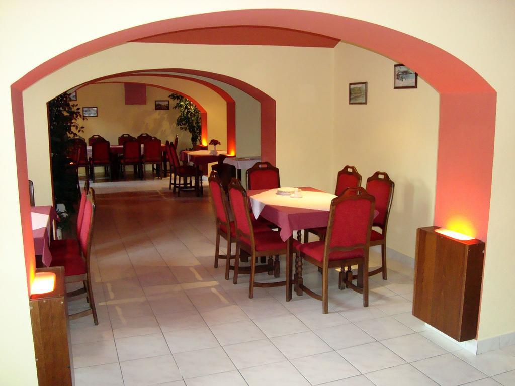 Hotel Jaro Melnik Bagian luar foto