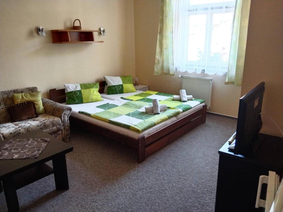 Hotel Jaro Melnik Bagian luar foto