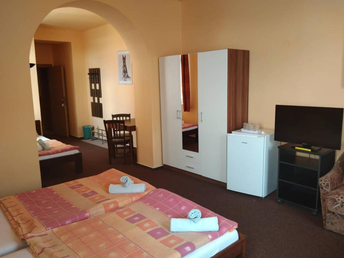 Hotel Jaro Melnik Bagian luar foto