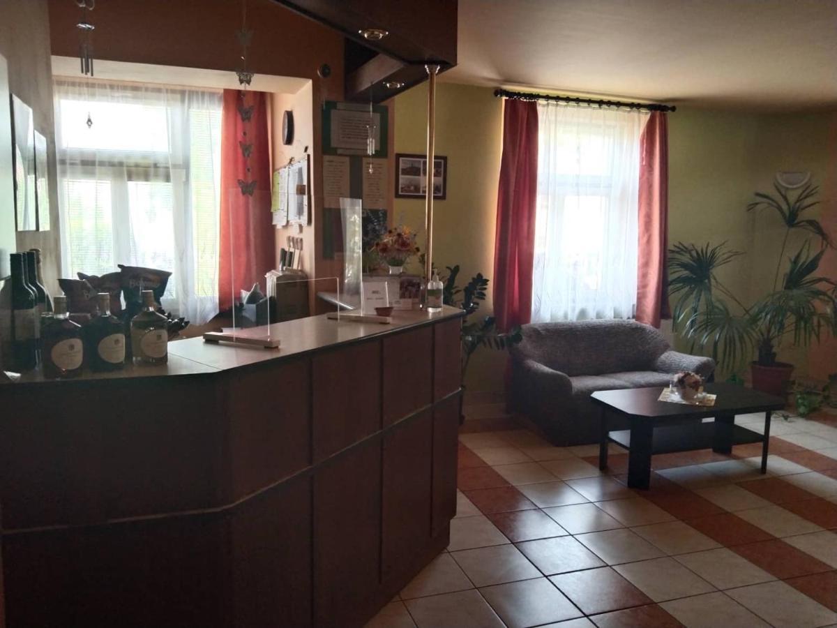 Hotel Jaro Melnik Bagian luar foto