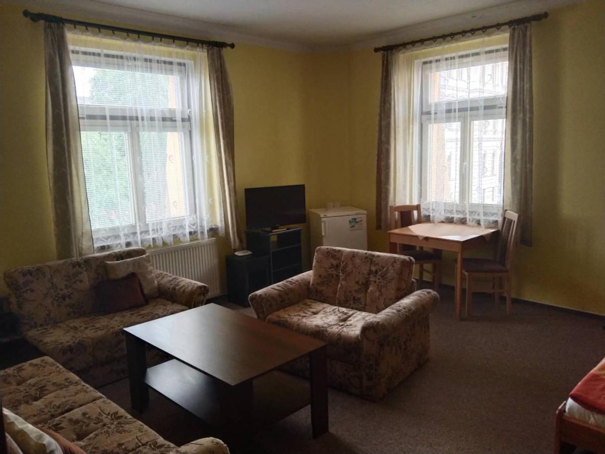 Hotel Jaro Melnik Bagian luar foto