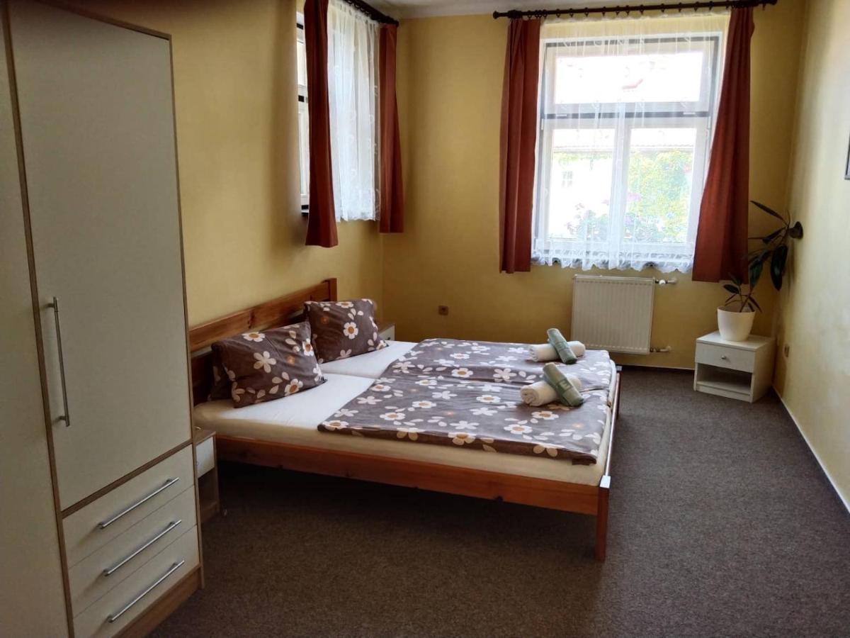 Hotel Jaro Melnik Bagian luar foto