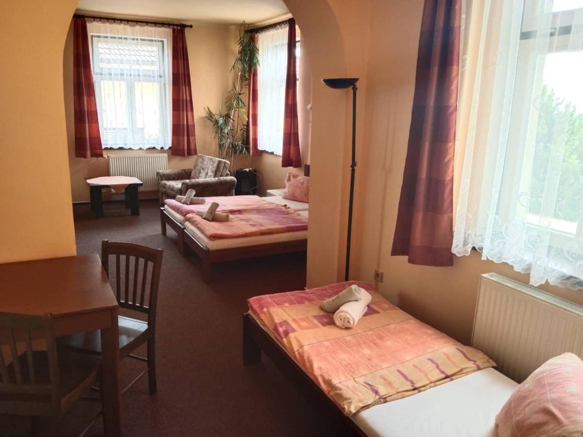 Hotel Jaro Melnik Bagian luar foto