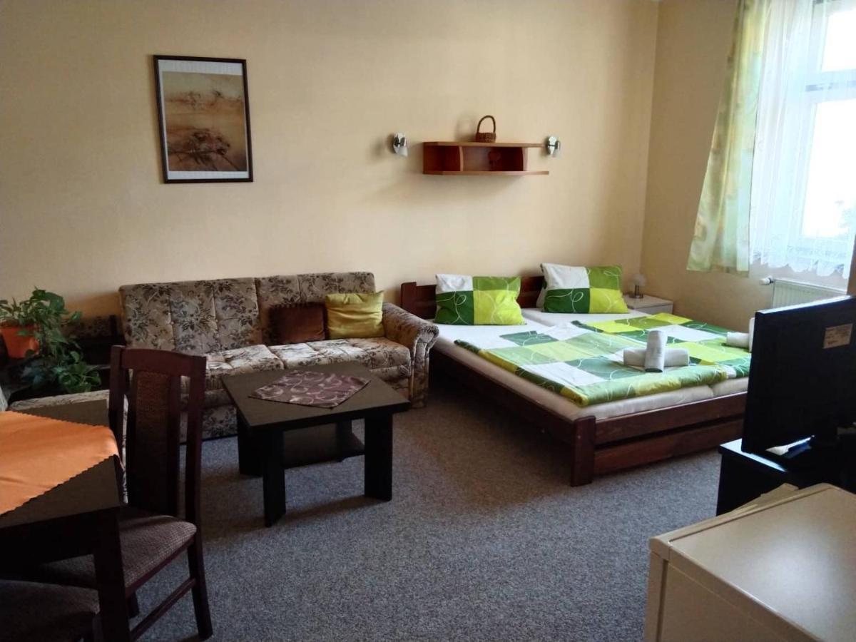 Hotel Jaro Melnik Bagian luar foto